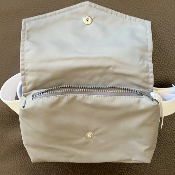 Canada Goose Gray Belt Bag - Picture 3 of 5